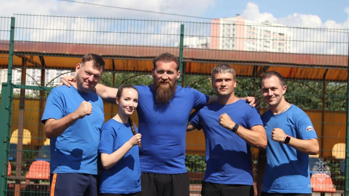 Легендарный боксер Дмитрий Кудряшов провел зарядку и мастер-класс для личного состава Главного управления Легендарный боксер Дмитрий Кудряшов провел зарядку и мастер-класс для личного состава Главного управления