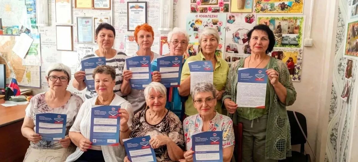 «В единстве наша сила»: как «Серебряные волонтёры» и жители объединяют заботу о фронте и будущем страны «В единстве наша сила»: как «Серебряные волонтёры» и жители объединяют заботу о фронте и будущем страны