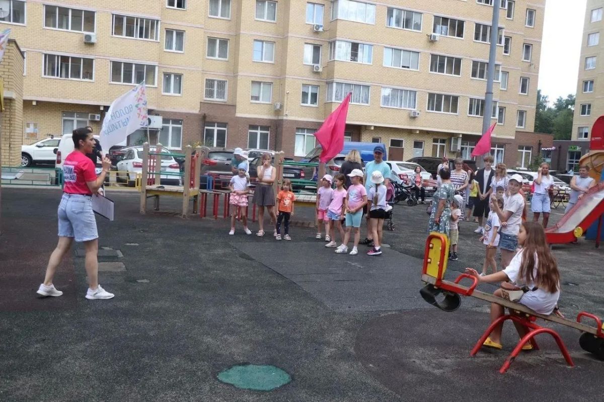 Всем двором на общий праздник Всем двором на общий праздник