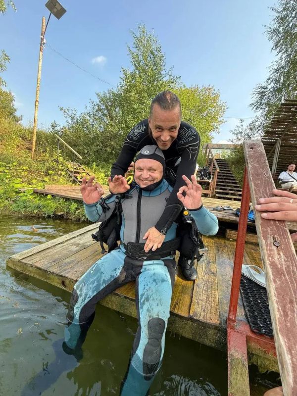 Ветераны СВО Люберец погрузились в воду с аквалангом Ветераны СВО Люберец погрузились в воду с аквалангом