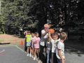Полицейский и общественник вместе с представителями «Движения Первых» в Чехове провели акцию «Зарядка со стражем порядка»