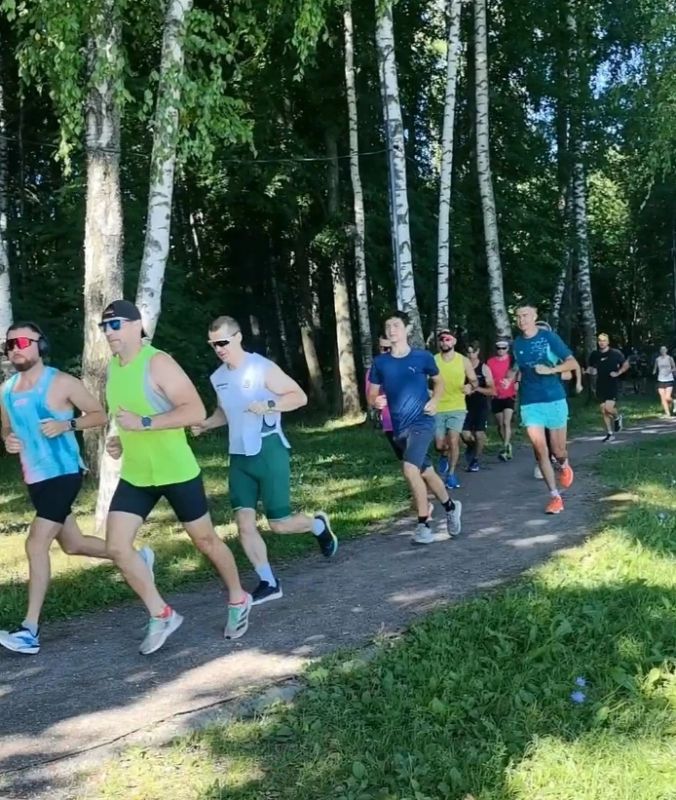 Забег «5 вёрст» уже зарядил всех энергией - и праздник спорта в самом разгаре! Забег «5 вёрст» уже зарядил всех энергией - и праздник спорта в самом разгаре!