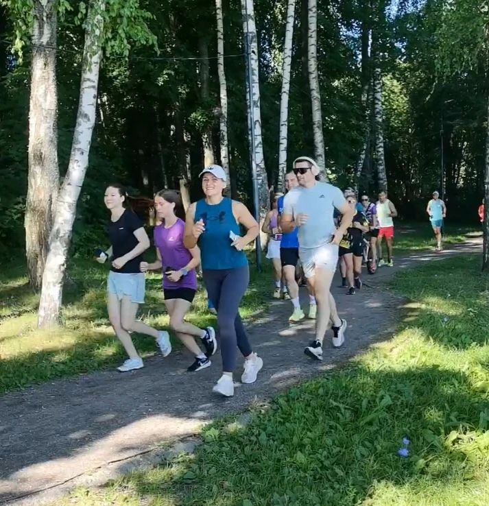 Забег «5 вёрст» уже зарядил всех энергией - и праздник спорта в самом разгаре! Забег «5 вёрст» уже зарядил всех энергией - и праздник спорта в самом разгаре!