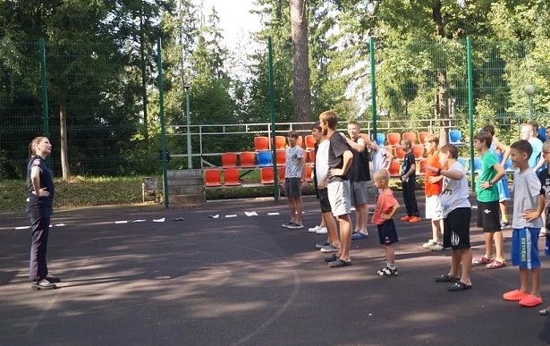 В Солнечногорске полицейские провели акцию «Зарядка со стражем порядка» В Солнечногорске полицейские провели акцию «Зарядка со стражем порядка»