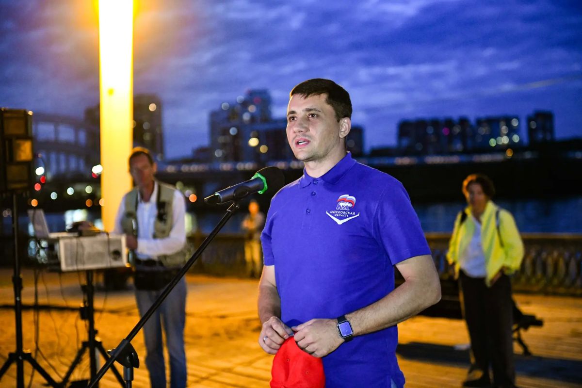 Энергия движения: ночной забег в Химках объединил десятки любителей спорта Энергия движения: ночной забег в Химках объединил десятки любителей спорта