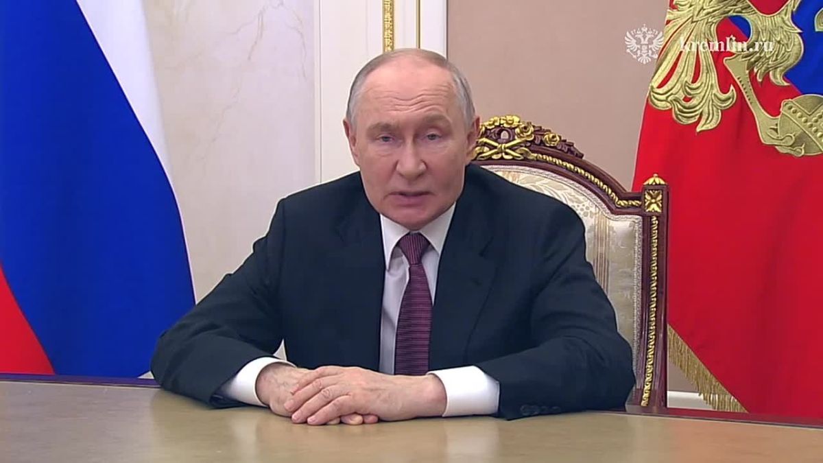 Владимир Путин поздравил российских строителей с профессиональным праздником