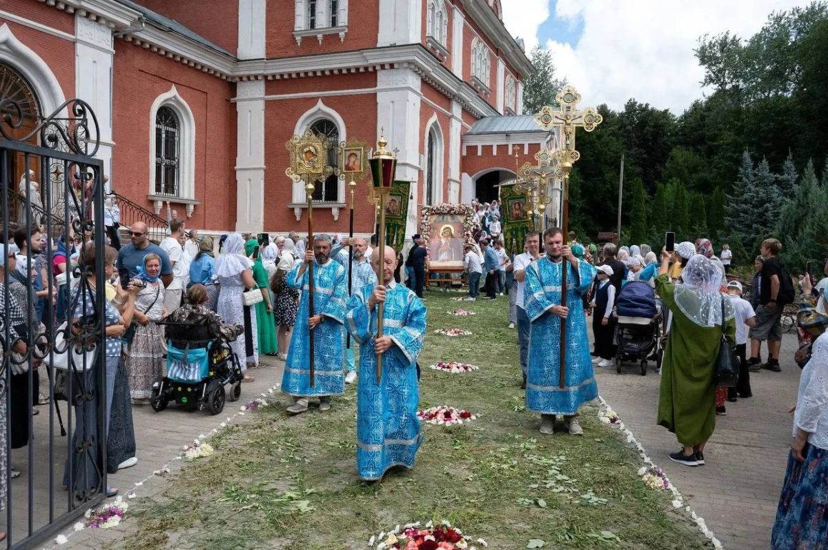 В Серпухове продолжается чествование чудотворного образа Божией Матери «Взыскание погибших» В Серпухове продолжается чествование чудотворного образа Божией Матери «Взыскание погибших»