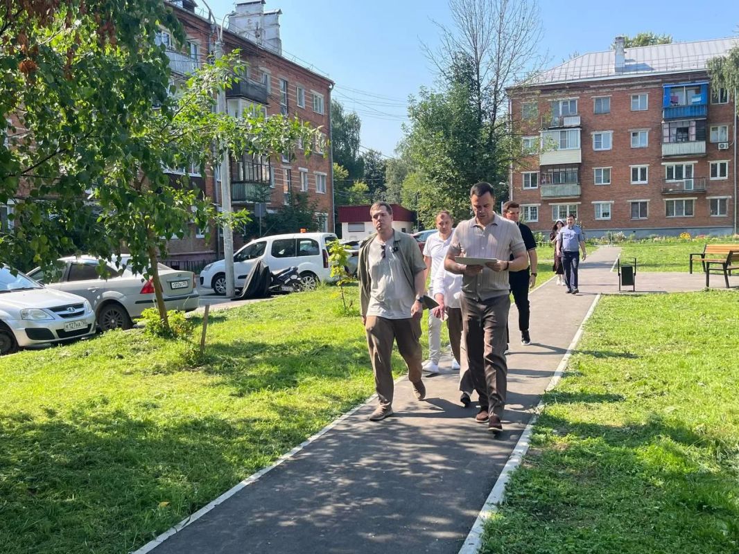 Всеволод Волосевич оценил темпы благоустройства дворов в Подольске и Чехове Всеволод Волосевич оценил темпы благоустройства дворов в Подольске и Чехове
