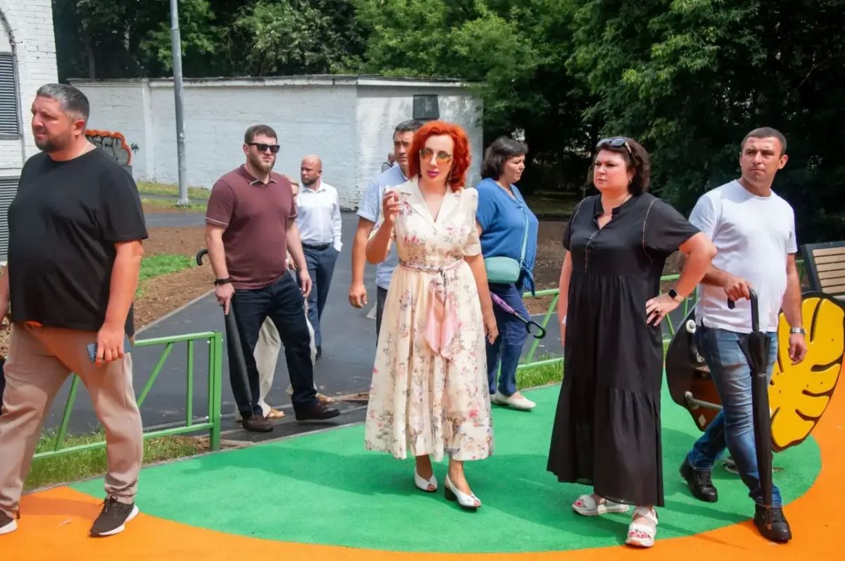 Татьяна Витушева: В рамках рабочего обхода города Истра осмотрела благоустроенный сквер рядом с Истринским Лицеем Татьяна Витушева: В рамках рабочего обхода города Истра осмотрела благоустроенный сквер рядом с Истринским Лицеем