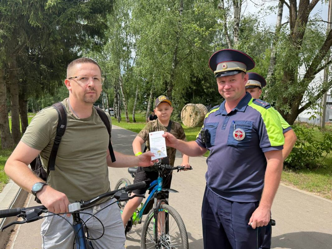 Сотрудники Госавтоинспекции в Одинцово провели информационно-пропагандистскую акцию в городских парках Сотрудники Госавтоинспекции в Одинцово провели информационно-пропагандистскую акцию в городских парках