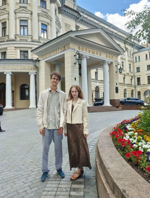 Лето — время не только долгожданных отпусков, но и напряженных вступительных испытаний Лето — время не только долгожданных отпусков, но и напряженных вступительных испытаний