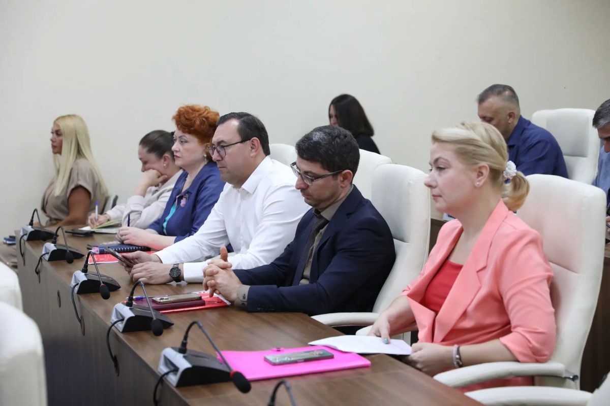 Подготовку к новому учебному году и ликвидацию брошенного транспорта обсудили в Долгопрудном Подготовку к новому учебному году и ликвидацию брошенного транспорта обсудили в Долгопрудном