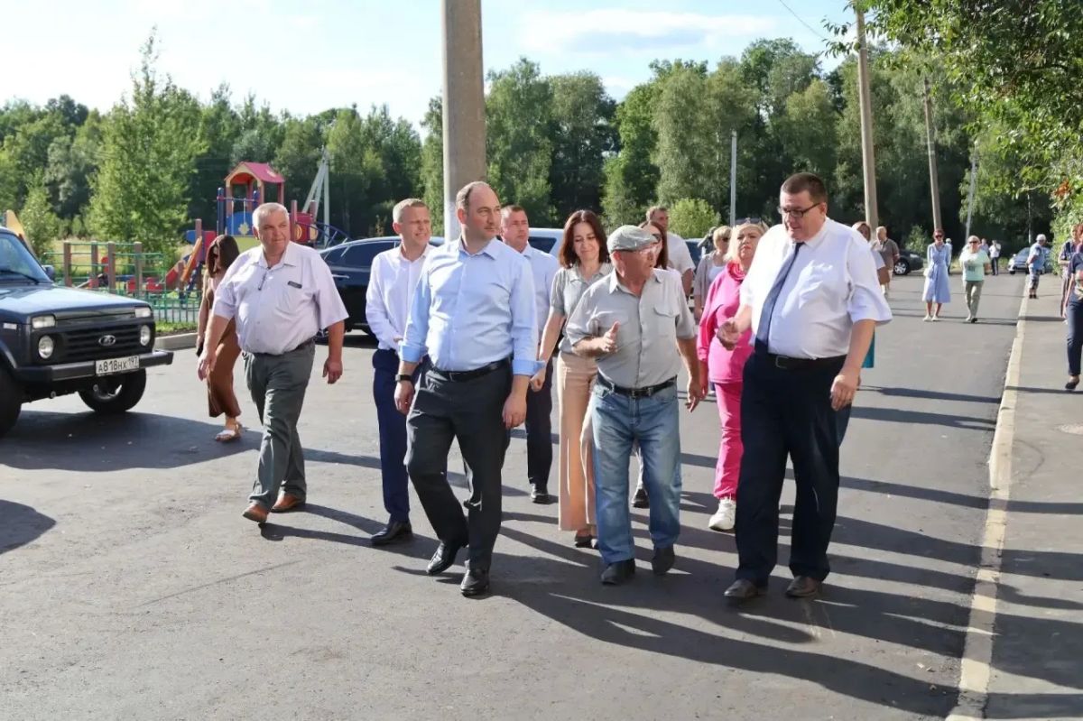 Сергей Мужальских: Совместно с депутатом Московской областной Думы Андреем Голубевым, профильными заместителями, депутатами и представителями общественности осмотрел обновлённую дворовую территорию на улице Центральной, 49 в...