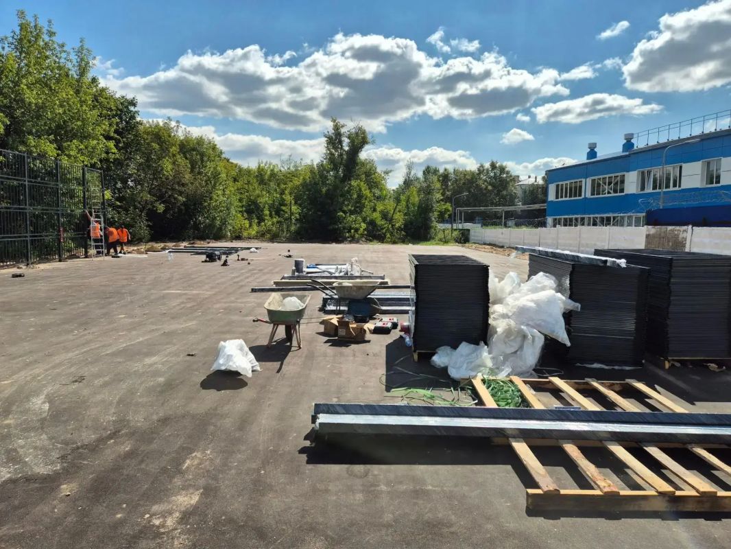Стартовали работы по установке ограждения вокруг универсальной площадки в Люберцах Стартовали работы по установке ограждения вокруг универсальной площадки в Люберцах