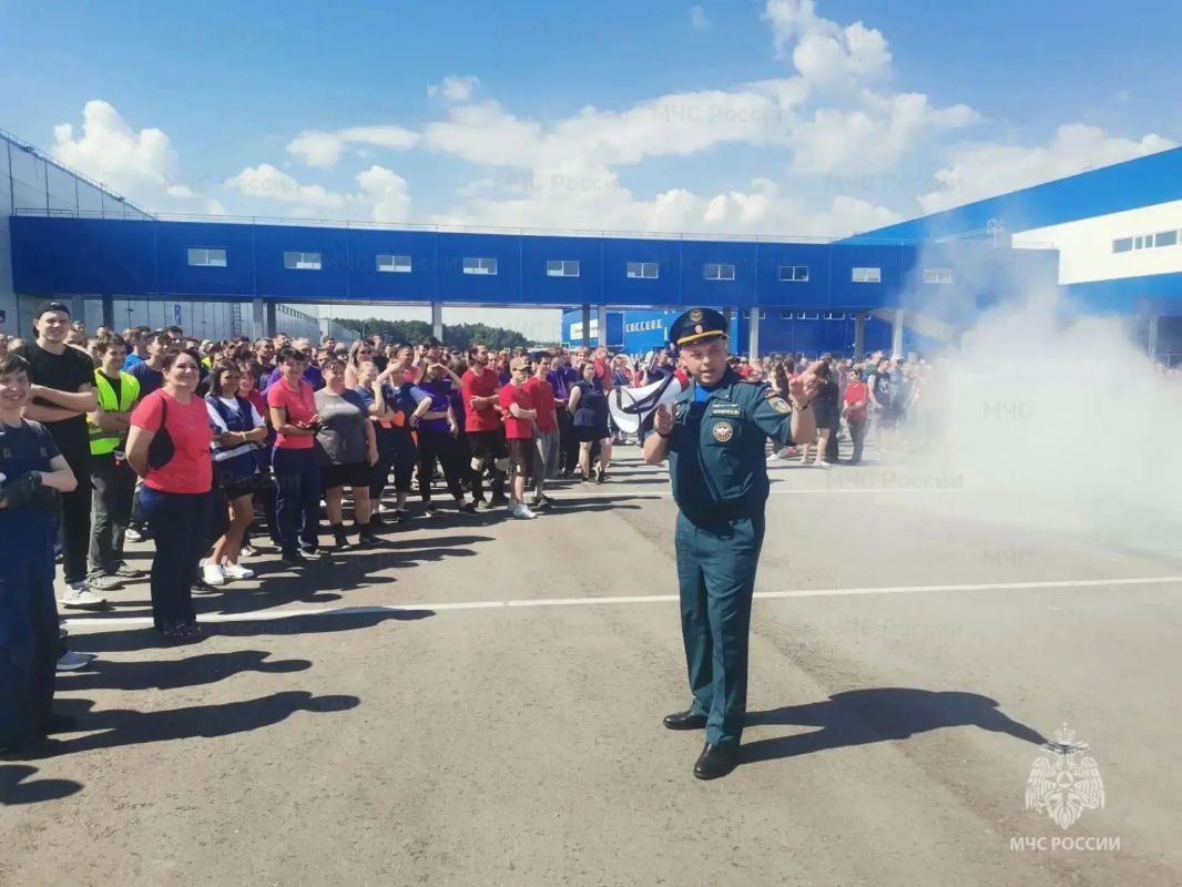В Балашихе прошли масштабные пожарно-тактические учения В Балашихе прошли масштабные пожарно-тактические учения