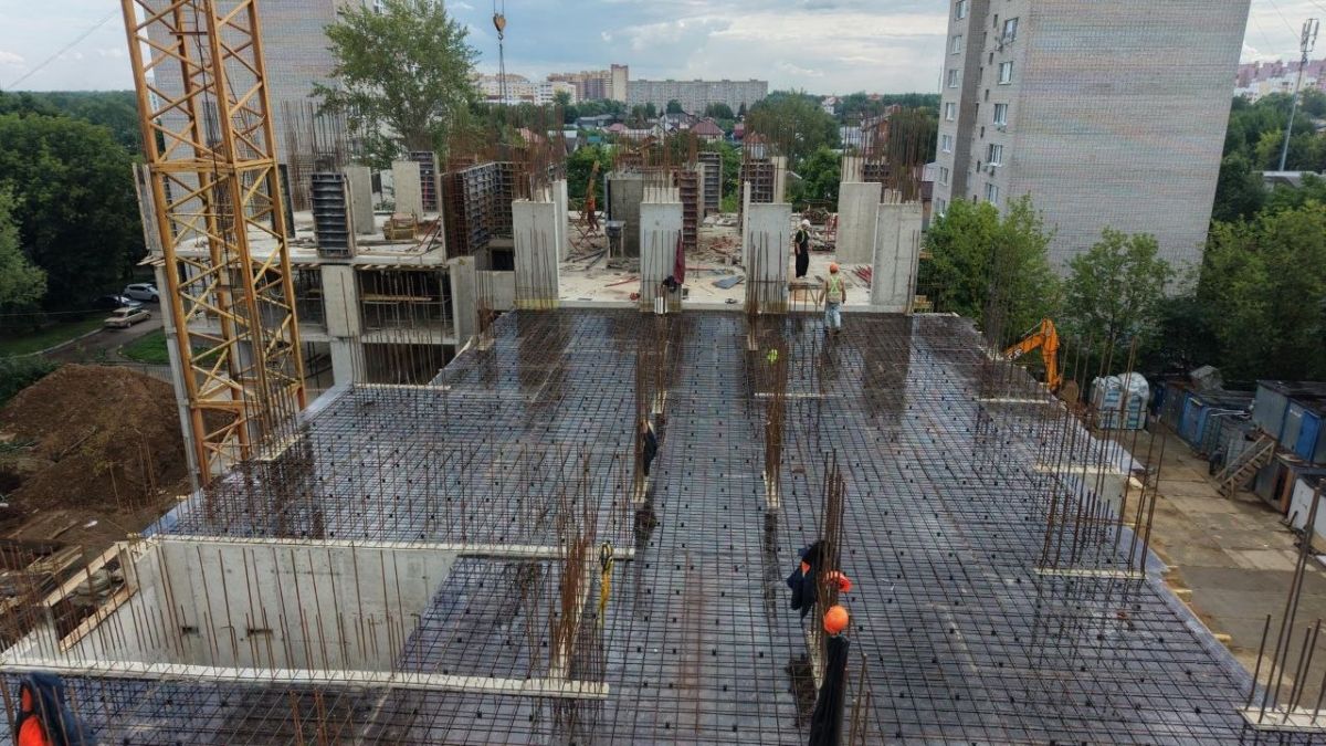 Строительство второго дома для переселенцев из аварийного жилья в Климовске вышло на новый этап