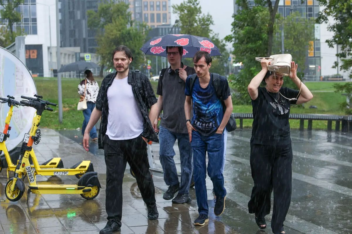 Дождь накрыл столицу и Подмосковье, а его интенсивность в 40 раз превысила климатическую норму Дождь накрыл столицу и Подмосковье, а его интенсивность в 40 раз превысила климатическую норму