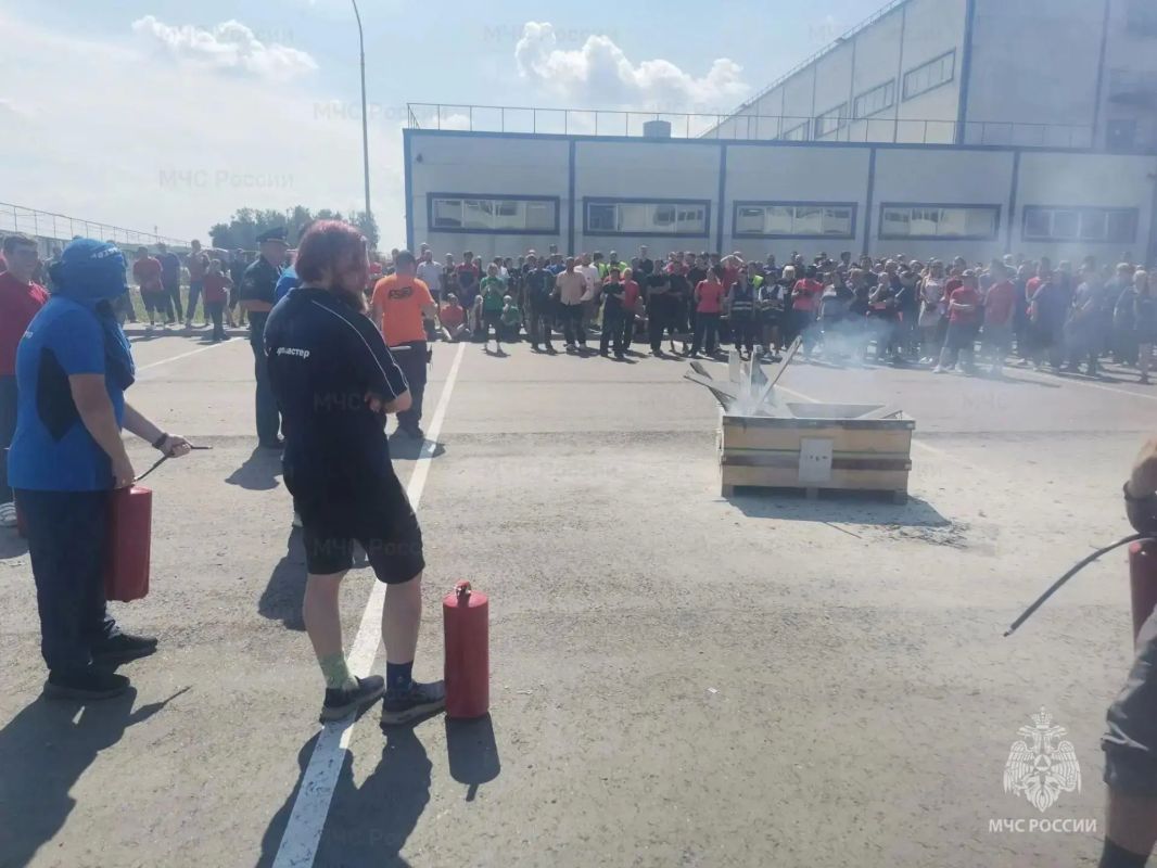 В Балашихе прошли масштабные пожарно-тактические учения В Балашихе прошли масштабные пожарно-тактические учения