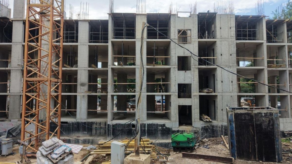 Строительство второго дома для переселенцев из аварийного жилья в Климовске вышло на новый этап Строительство второго дома для переселенцев из аварийного жилья в Климовске вышло на новый этап