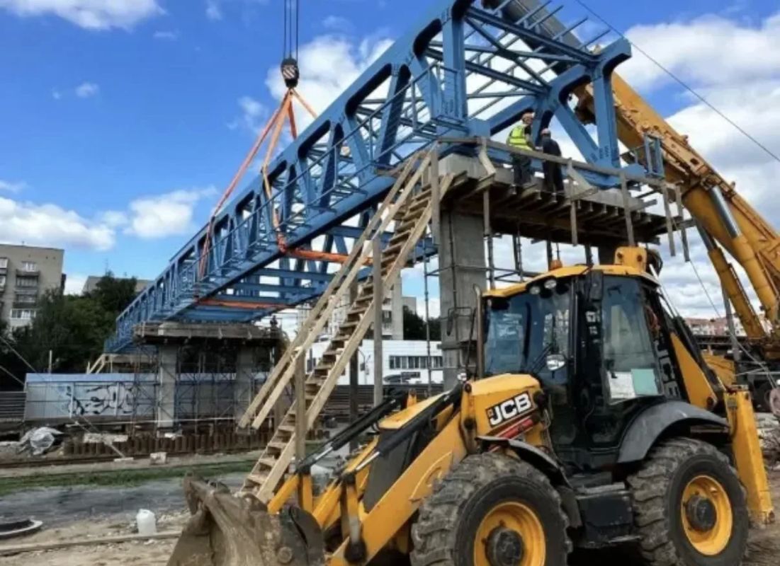 В Королёве завершили монтаж пролетного строения разноуровневого пешеходного перехода у ст. Подлипки-Дачные