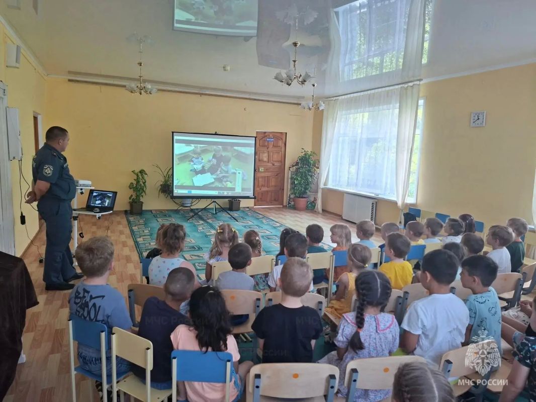 В Шатуре спасатели в игровой форме научили дошкольников правилам пожарной безопасности В Шатуре спасатели в игровой форме научили дошкольников правилам пожарной безопасности