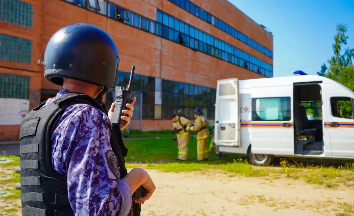 Сотрудники Росгвардии приняли участие в межведомственных учениях по нейтрализации угроз на объекте энергетики в Подмосковье Сотрудники Росгвардии приняли участие в межведомственных учениях по нейтрализации угроз на объекте энергетики в Подмосковье