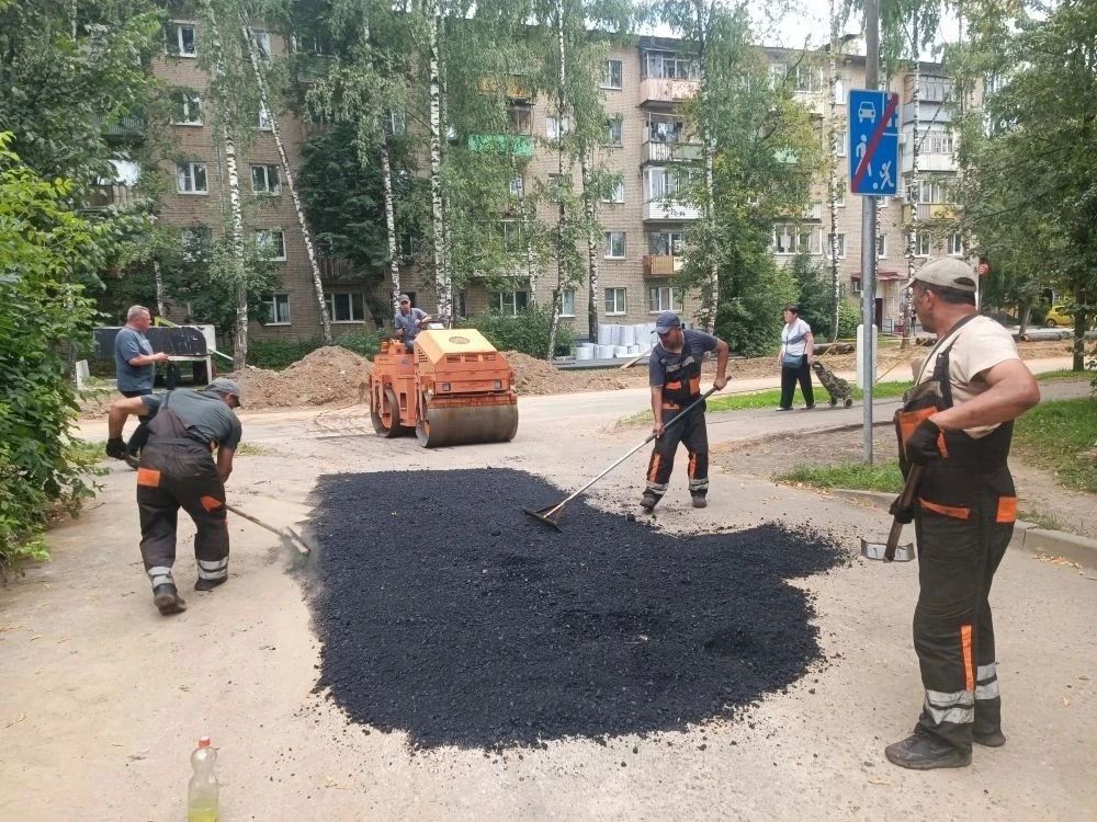 Предприятие «Автобытдор» продолжает плановый ремонт дорог и дворовых территорий Предприятие «Автобытдор» продолжает плановый ремонт дорог и дворовых территорий