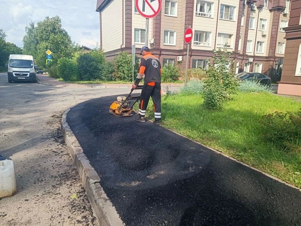 Предприятие «Автобытдор» продолжает плановый ремонт дорог и дворовых территорий Предприятие «Автобытдор» продолжает плановый ремонт дорог и дворовых территорий