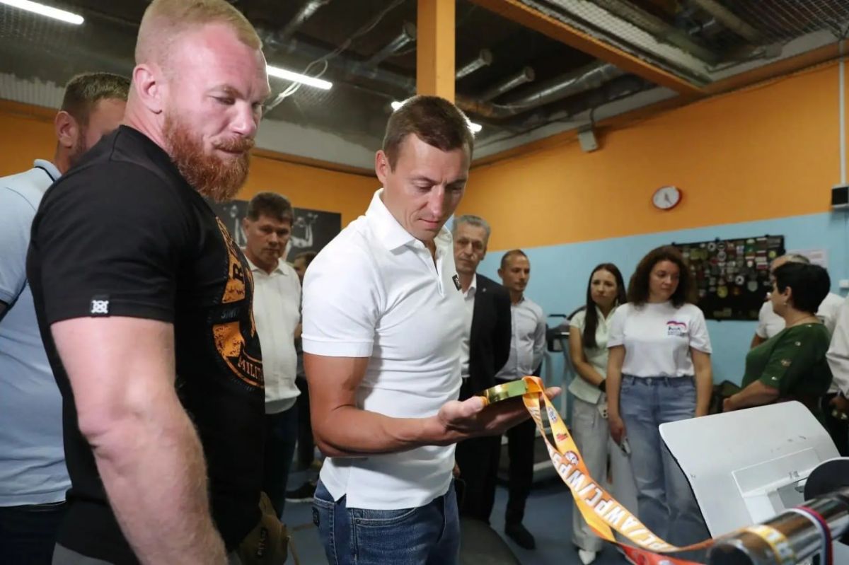 Спорт, образование и социальные проекты: олимпиец Александр Легков встретился с жителями Долгопрудного Спорт, образование и социальные проекты: олимпиец Александр Легков встретился с жителями Долгопрудного
