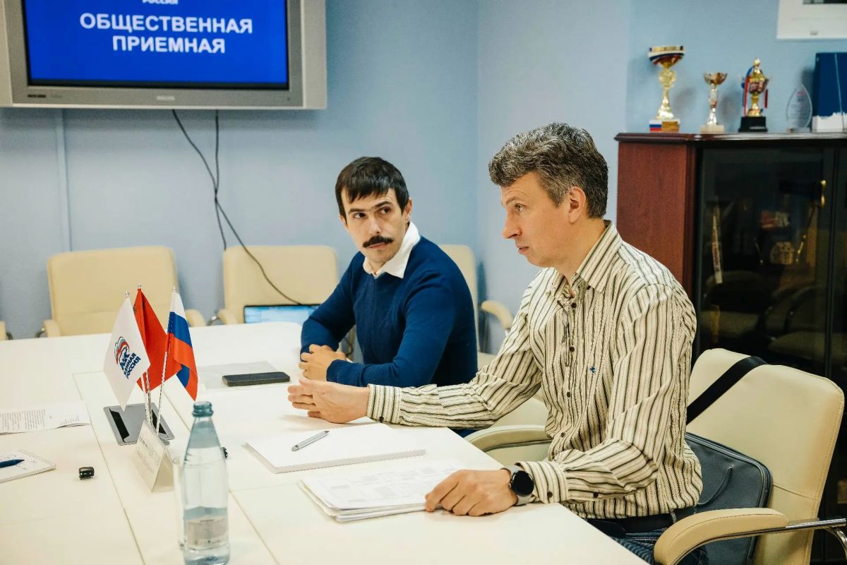 Максим Красноцветов: Провел личный прием граждан в местном отделении партии «Единая Россия» Максим Красноцветов: Провел личный прием граждан в местном отделении партии «Единая Россия»
