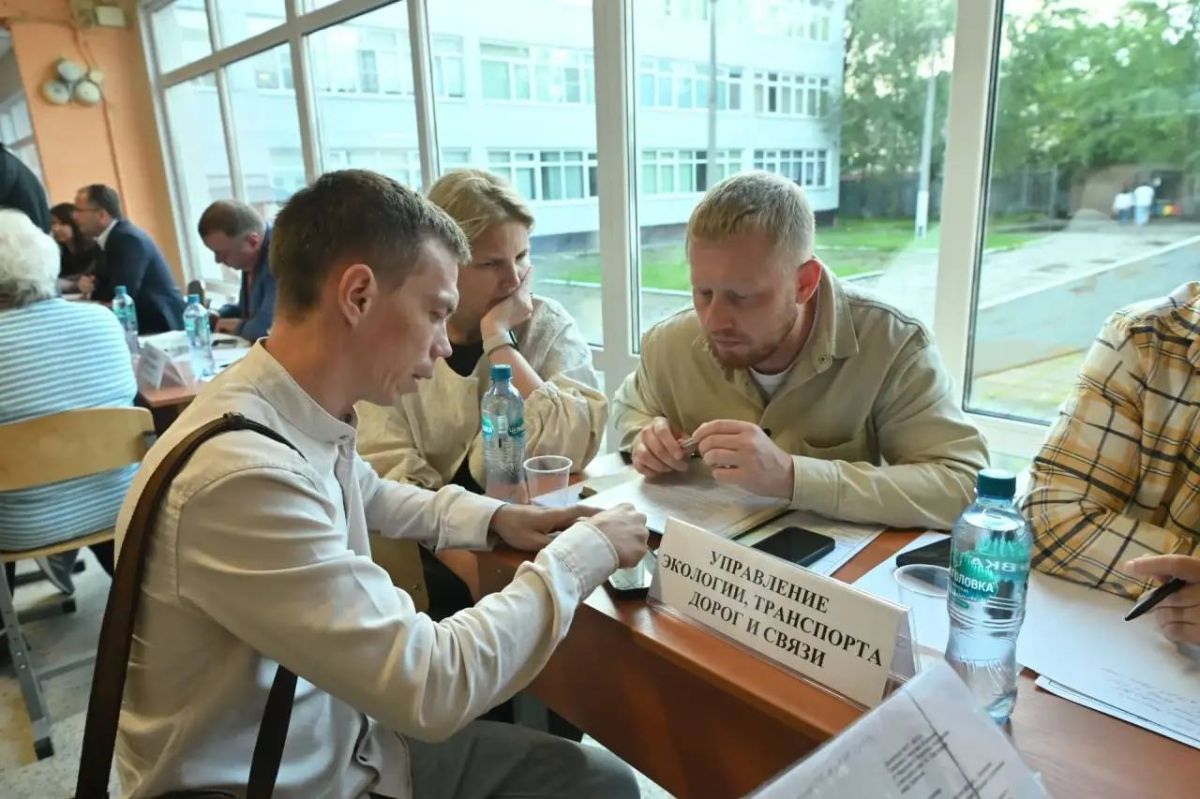 Заместитель главы Балашихи провел встречу с жителями микрорайона Гагарина Заместитель главы Балашихи провел встречу с жителями микрорайона Гагарина