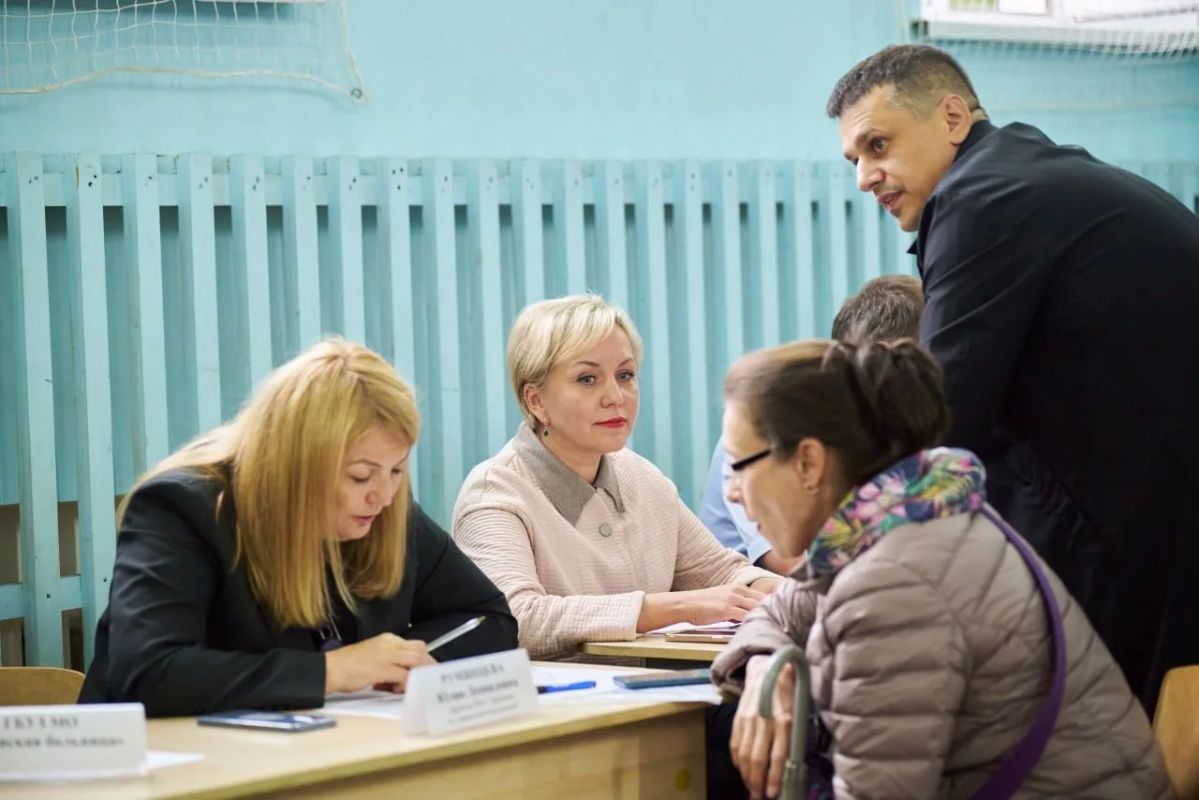 Михаил Собакин: Сегодня в ходе «Выездной администрации» вели прием жителей микрорайона Ровки и близлежащих территорий Михаил Собакин: Сегодня в ходе «Выездной администрации» вели прием жителей микрорайона Ровки и близлежащих территорий
