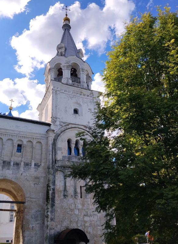 Прихожане Знаменского храма совершили паломничество Прихожане Знаменского храма совершили паломничество