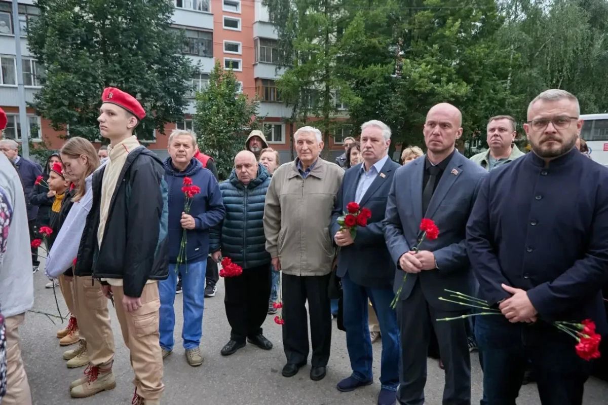Мемориальную доску участнику СВО Денису Уровину открыли в Балашихе Мемориальную доску участнику СВО Денису Уровину открыли в Балашихе