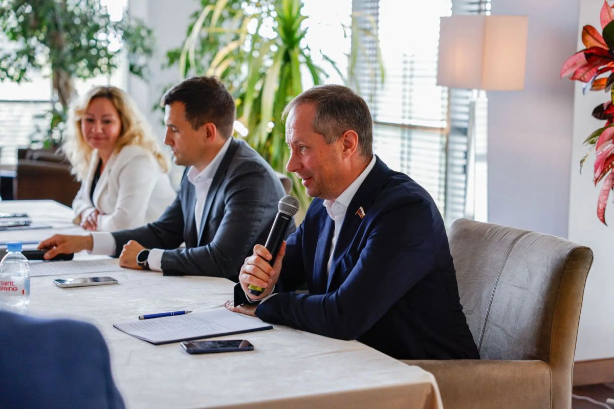 Станислав Каторов: Вместе с депутатом Госдумы Романом Терюшковым, заместителями и депутатским корпусом провёл бизнес-завтрак с предпринимателями Ленинского городского округа Станислав Каторов: Вместе с депутатом Госдумы Романом Терюшковым, заместителями и депутатским корпусом провёл бизнес-завтрак с предпринимателями Ленинского городского округа