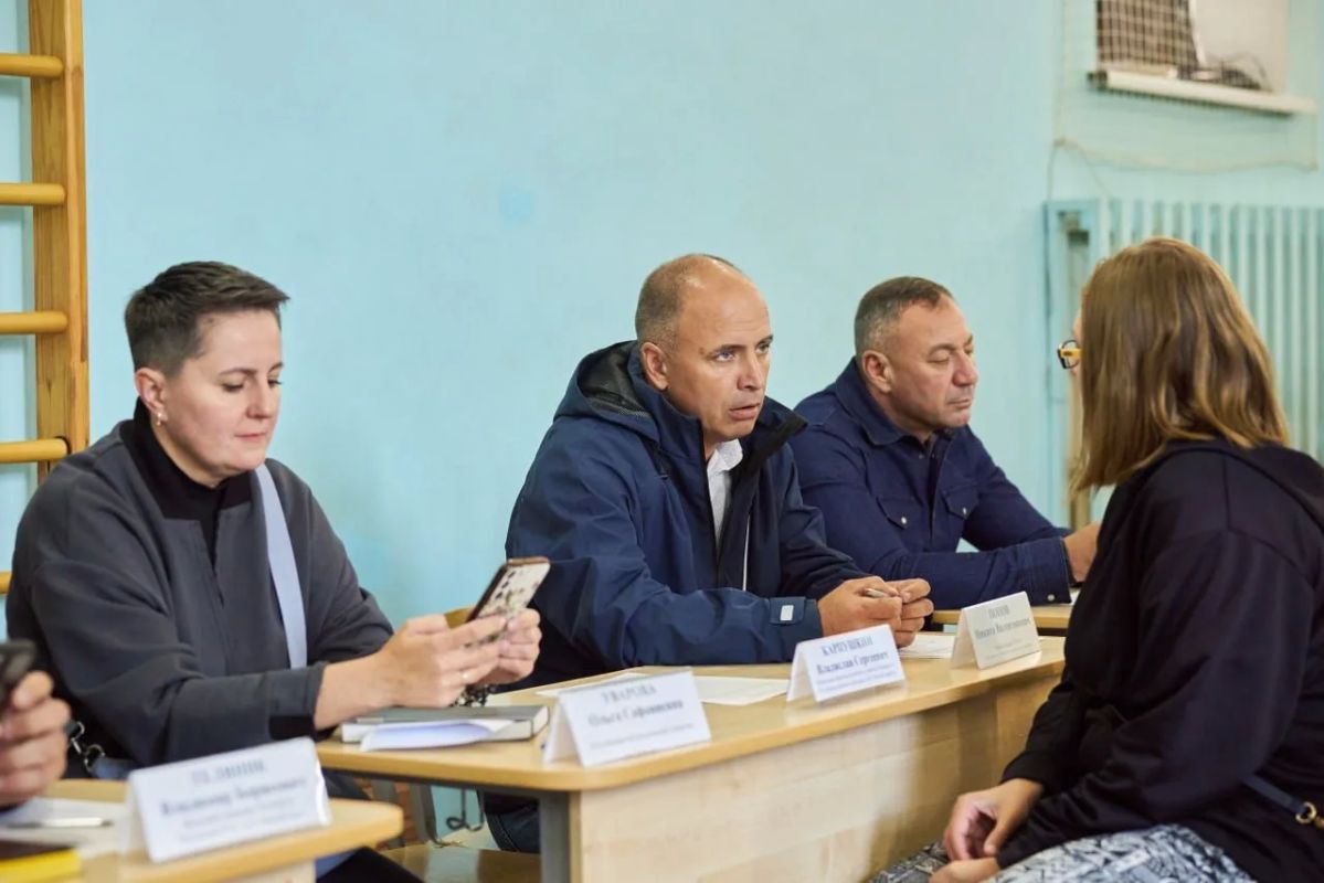 Михаил Собакин: Сегодня в ходе «Выездной администрации» вели прием жителей микрорайона Ровки и близлежащих территорий Михаил Собакин: Сегодня в ходе «Выездной администрации» вели прием жителей микрорайона Ровки и близлежащих территорий