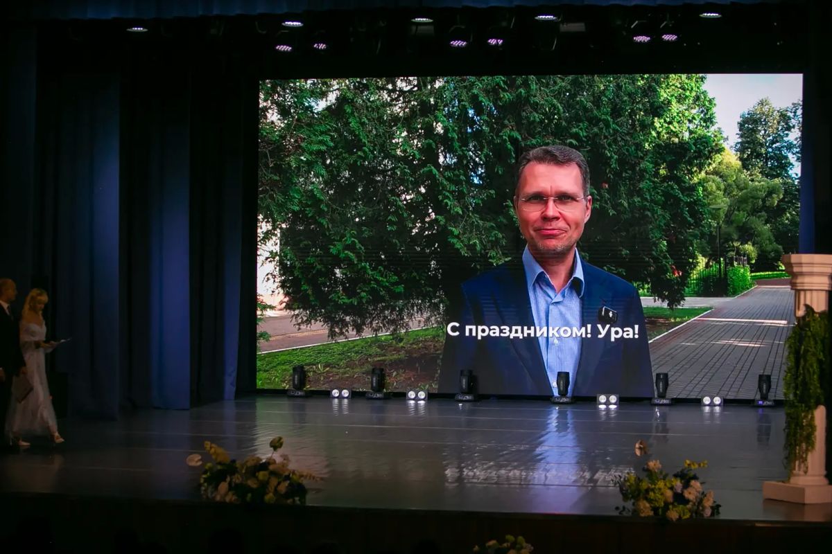 Александр Гречищев: Открыли торжественную часть праздника в честь Озёр: городу, в котором выросло не одно поколение озерчан, исполняется 101 год Александр Гречищев: Открыли торжественную часть праздника в честь Озёр: городу, в котором выросло не одно поколение озерчан, исполняется 101 год