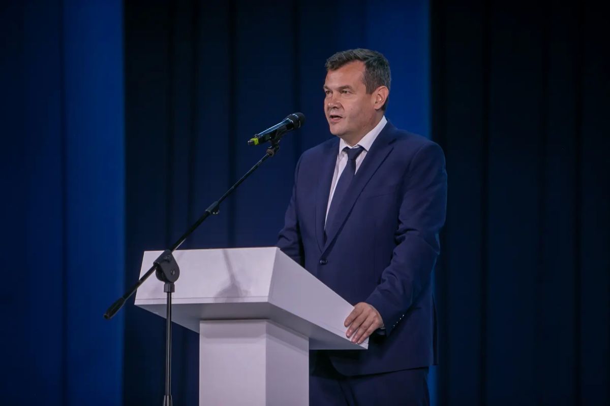 Александр Гречищев: Открыли торжественную часть праздника в честь Озёр: городу, в котором выросло не одно поколение озерчан, исполняется 101 год Александр Гречищев: Открыли торжественную часть праздника в честь Озёр: городу, в котором выросло не одно поколение озерчан, исполняется 101 год