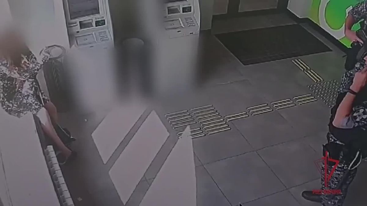 В Подмосковье росгвардейцы задержали женщину, устроившую дебош в отделении банка