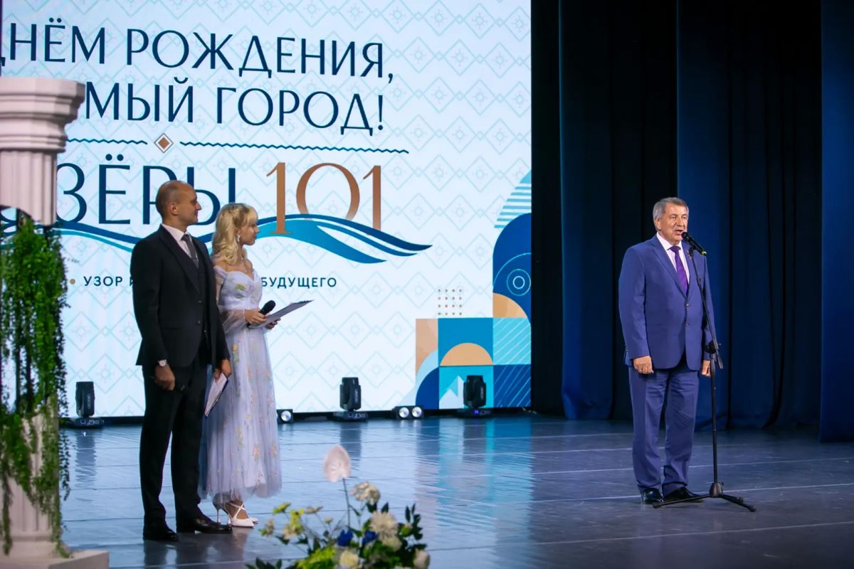 Александр Гречищев: Открыли торжественную часть праздника в честь Озёр: городу, в котором выросло не одно поколение озерчан, исполняется 101 год Александр Гречищев: Открыли торжественную часть праздника в честь Озёр: городу, в котором выросло не одно поколение озерчан, исполняется 101 год