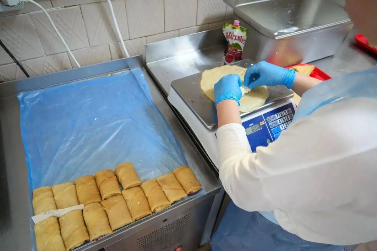 В преддверии «Ярмарки профессий», которая пройдёт 15 августа, депутат окружного Совета Татьяна Ильина посетила одно из предприятий-участников, компанию «Дакс» В преддверии «Ярмарки профессий», которая пройдёт 15 августа, депутат окружного Совета Татьяна Ильина посетила одно из предприятий-участников, компанию «Дакс»