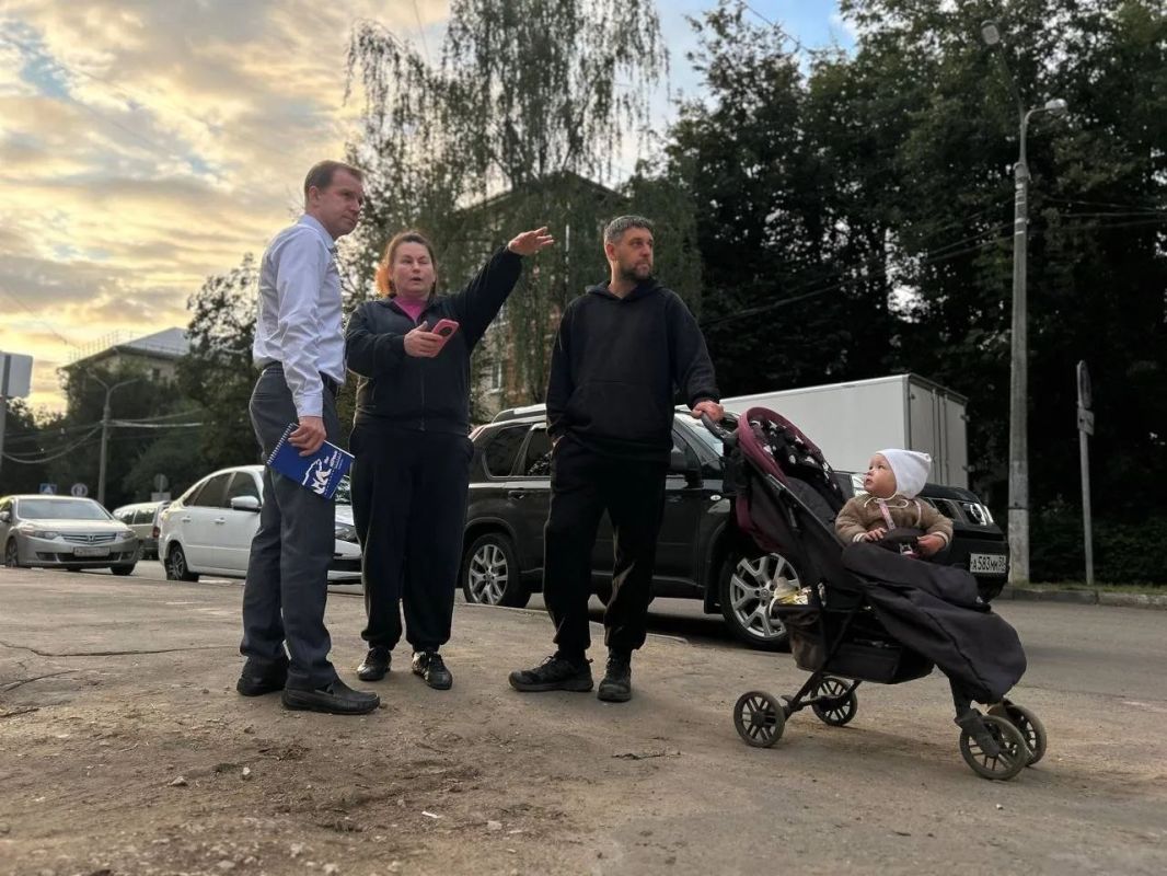Заместитель главы округа Михаил Саруханов проверил восстановление благоустройства на улице Театральной
