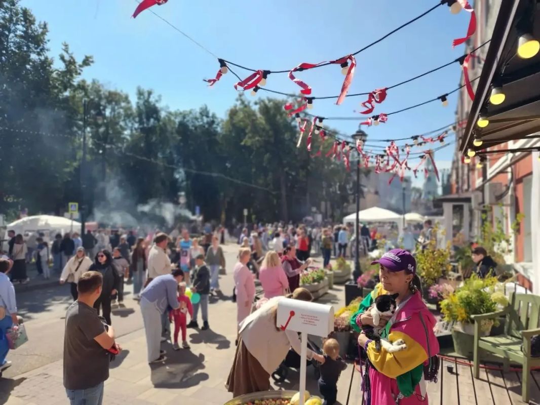 В Сергиевом Посаде на улице Карла Маркса в девятый раз прошел фестиваль «День варенья», собравший тысячи гостей В Сергиевом Посаде на улице Карла Маркса в девятый раз прошел фестиваль «День варенья», собравший тысячи гостей