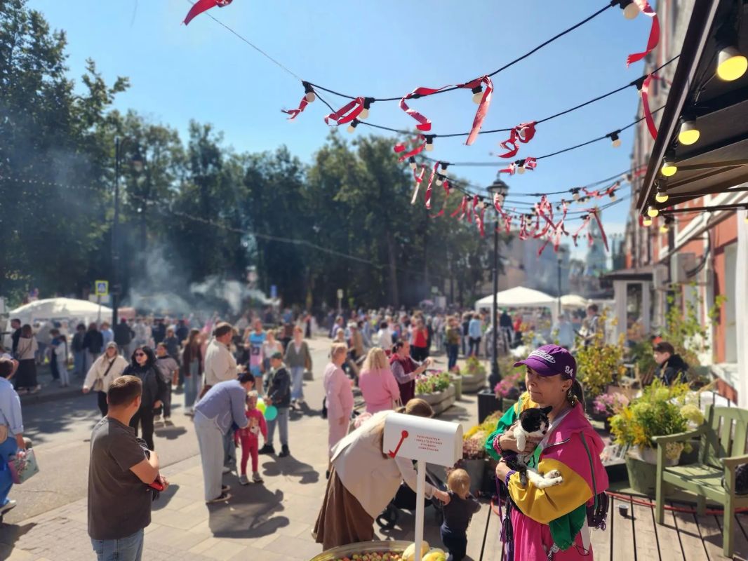 В Сергиевом Посаде на улице Карла Маркса в девятый раз прошел фестиваль «День варенья», собравший тысячи гостей В Сергиевом Посаде на улице Карла Маркса в девятый раз прошел фестиваль «День варенья», собравший тысячи гостей