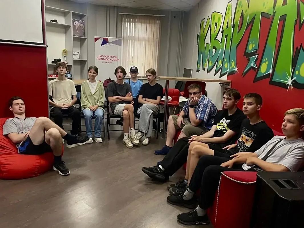 #КаникулыСРосгвардией. Сотрудник подмосковного главка Росгвардии провел урок безопасности в Подмосковье В рамках ведомственной акции «Каникулы с Росгвардией», приуроченной к 10-летию со Дня образования ведомства и 215-й... #КаникулыСРосгвардией. Сотрудник подмосковного главка Росгвардии провел урок безопасности в Подмосковье В рамках ведомственной акции «Каникулы с Росгвардией», приуроченной к 10-летию со Дня образования ведомства и 215-й...