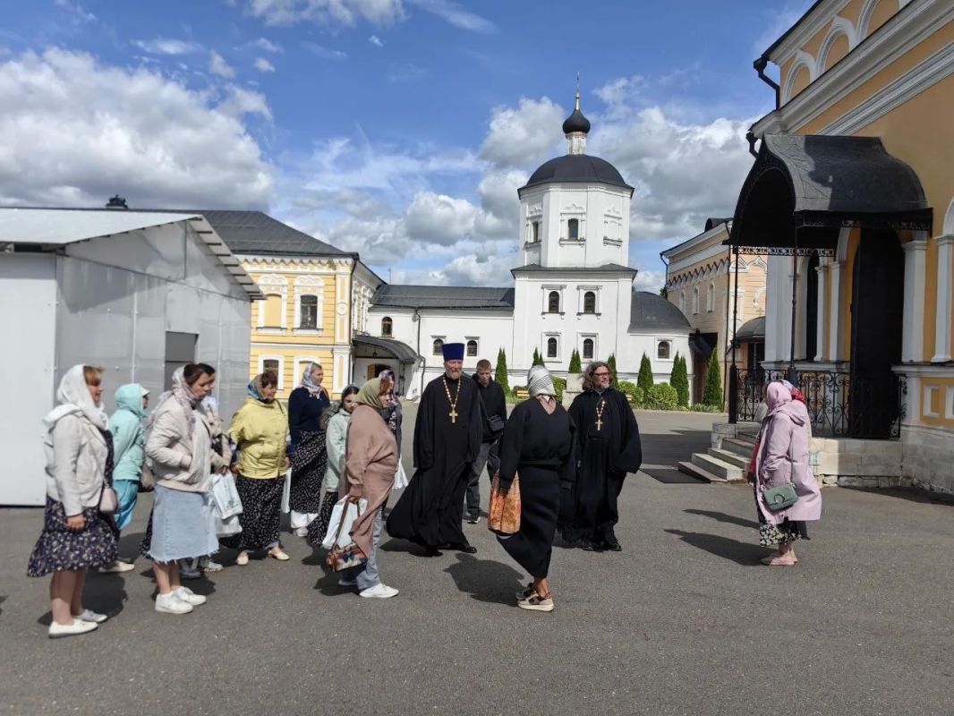 По благословению архиепископа Подольского и Люберецкого Аксия для медицинских работников Серпухова была организована паломническая поездка в Вознесенскую Давидову пустынь По благословению архиепископа Подольского и Люберецкого Аксия для медицинских работников Серпухова была организована паломническая поездка в Вознесенскую Давидову пустынь
