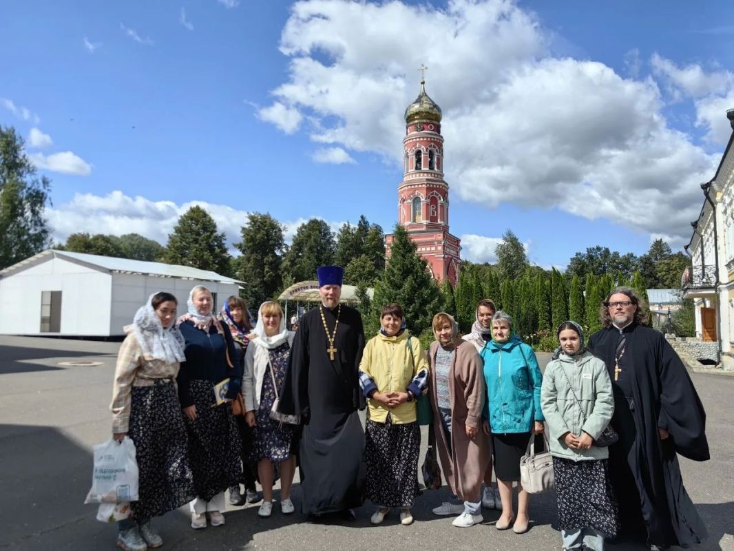По благословению архиепископа Подольского и Люберецкого Аксия для медицинских работников Серпухова была организована паломническая поездка в Вознесенскую Давидову пустынь