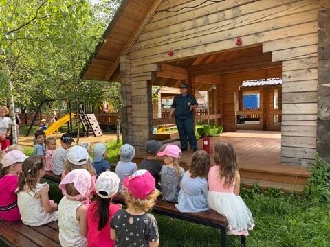 В Солнечногорске инспекторы Госпожнадзора обучили дошкольников правилам пожарной безопасности В Солнечногорске инспекторы Госпожнадзора обучили дошкольников правилам пожарной безопасности