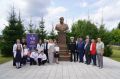 В школе имени Героя Российской Федерации, заслуженного лётчикаиспытателя Н. Д. Куимова в посёлке Молодёжный состоялось торжественное возложение цветов к памятнику героя