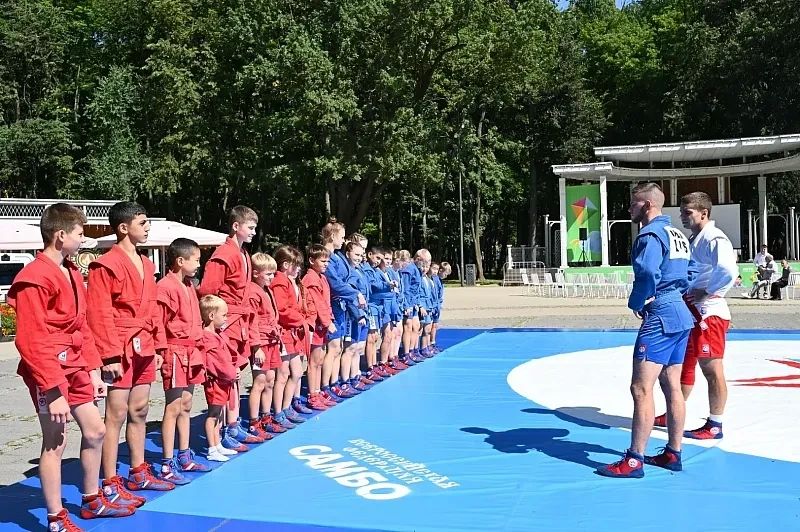 В парке Воскресенска прошло спортивное мероприятие «Za Самбо» В парке Воскресенска прошло спортивное мероприятие «Za Самбо»